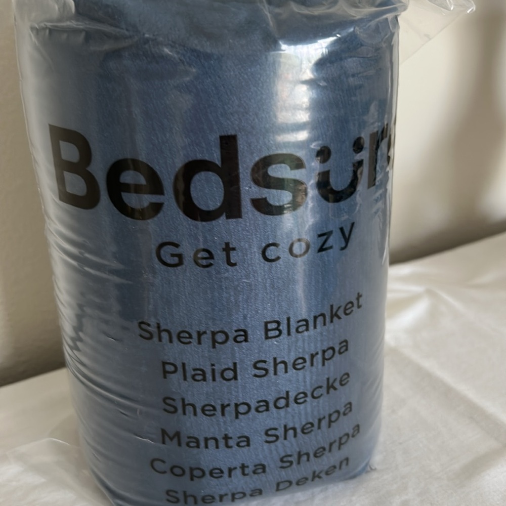 NEW Bedsure Cozy Navy Blue Sherpa Blanket